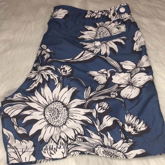 Ted Baker shorts - Picture 3 of 5